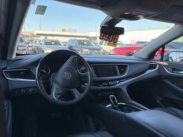 Buick Enclave Vehicle Full-screen Gallery Image 06