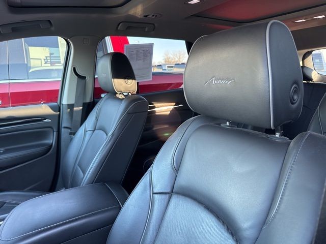 Buick Enclave Vehicle Full-screen Gallery Image 08