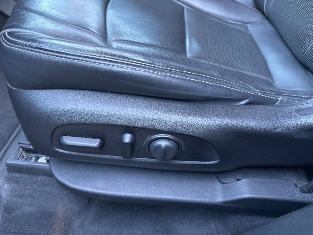 Buick Enclave Vehicle Full-screen Gallery Image 13