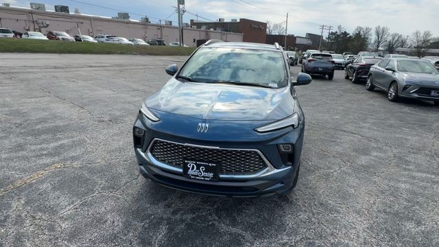 Buick Encore GX Vehicle Full-screen Gallery Image 03