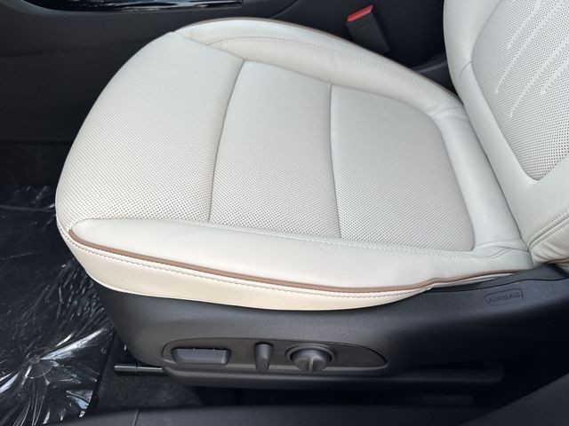 Buick Encore GX Vehicle Full-screen Gallery Image 12