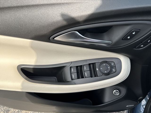 Buick Encore GX Vehicle Full-screen Gallery Image 13