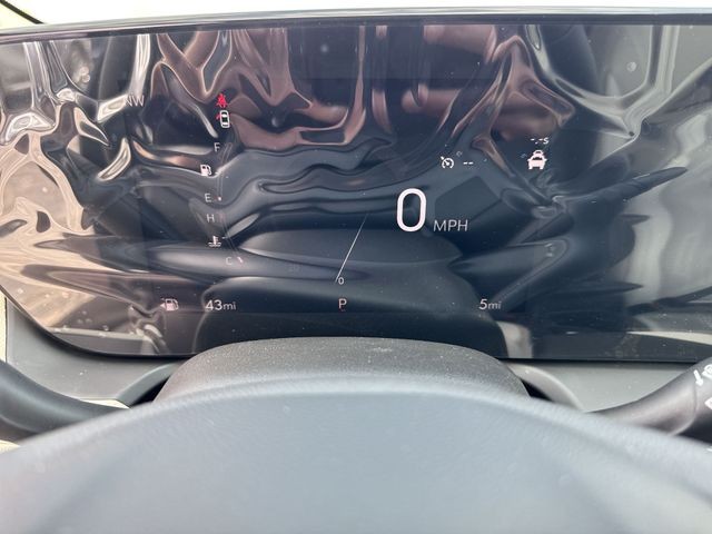 Buick Encore GX Vehicle Full-screen Gallery Image 15