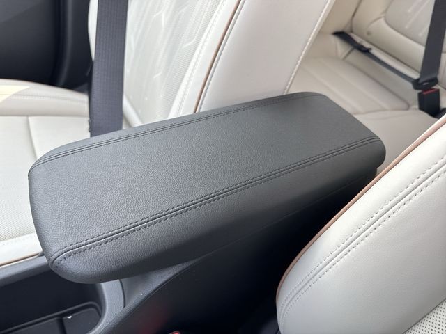 Buick Encore GX Vehicle Full-screen Gallery Image 20