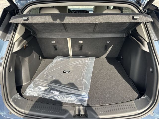 Buick Encore GX Vehicle Full-screen Gallery Image 22