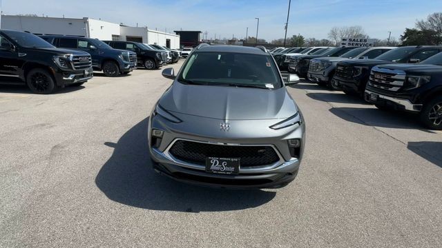 Buick Encore GX Vehicle Full-screen Gallery Image 03