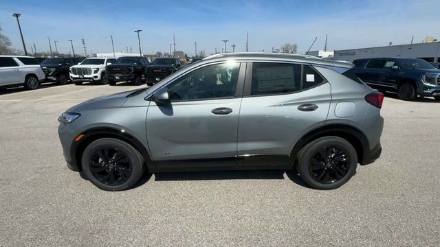 Buick Encore GX Vehicle Full-screen Gallery Image 05