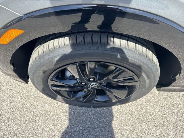 Buick Encore GX Vehicle Full-screen Gallery Image 10