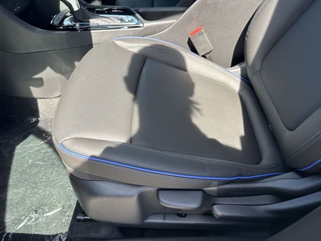 Buick Encore GX Vehicle Full-screen Gallery Image 12