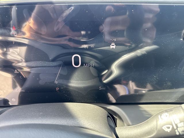 Buick Encore GX Vehicle Full-screen Gallery Image 15