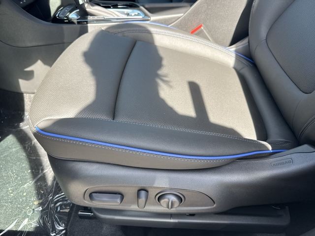 Buick Encore GX Vehicle Full-screen Gallery Image 12