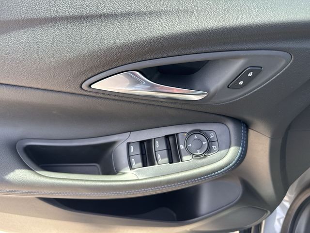 Buick Encore GX Vehicle Full-screen Gallery Image 13