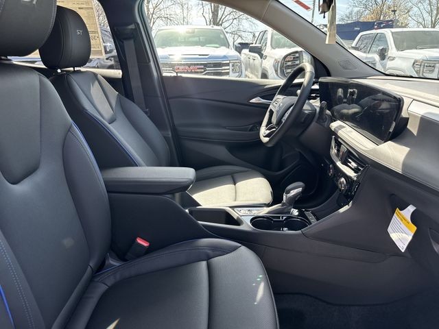 Buick Encore GX Vehicle Full-screen Gallery Image 23