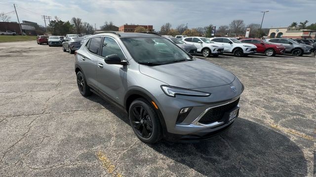 Buick Encore GX Vehicle Full-screen Gallery Image 02