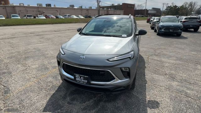 Buick Encore GX Vehicle Full-screen Gallery Image 03