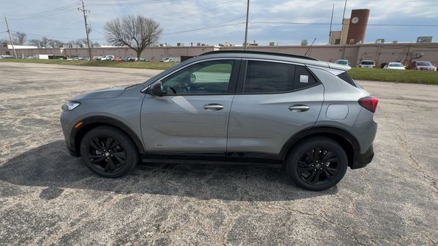 Buick Encore GX Vehicle Full-screen Gallery Image 05