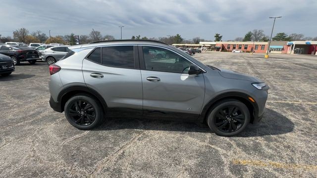 Buick Encore GX Vehicle Full-screen Gallery Image 09