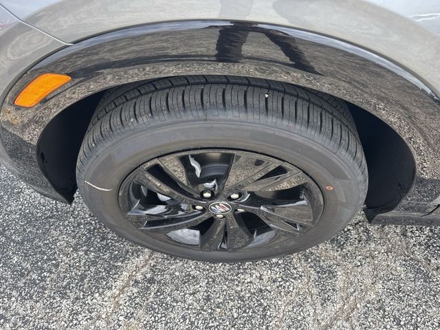 Buick Encore GX Vehicle Full-screen Gallery Image 10