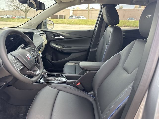 Buick Encore GX Vehicle Full-screen Gallery Image 11