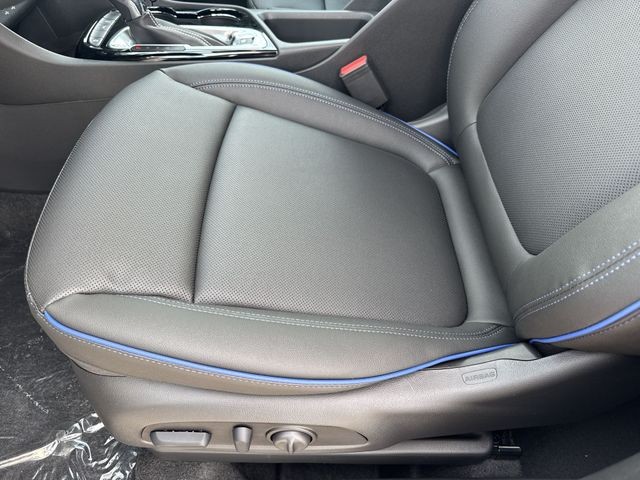 Buick Encore GX Vehicle Full-screen Gallery Image 12