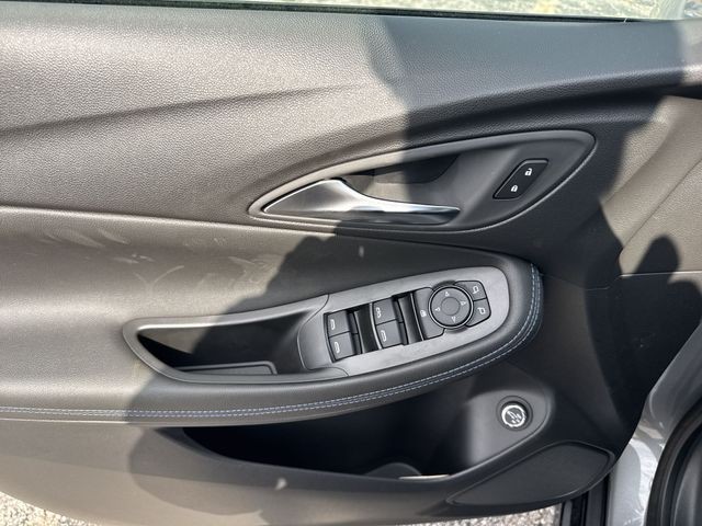 Buick Encore GX Vehicle Full-screen Gallery Image 13