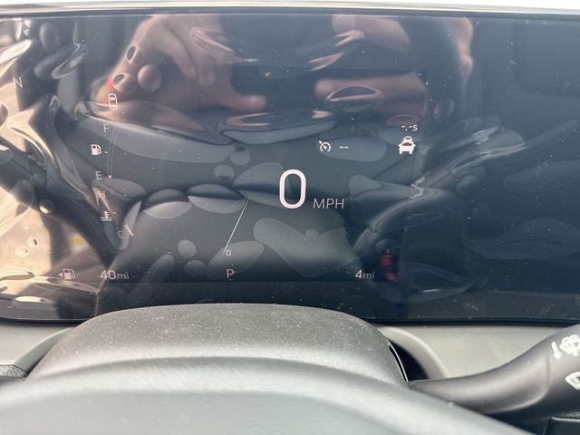 Buick Encore GX Vehicle Full-screen Gallery Image 15