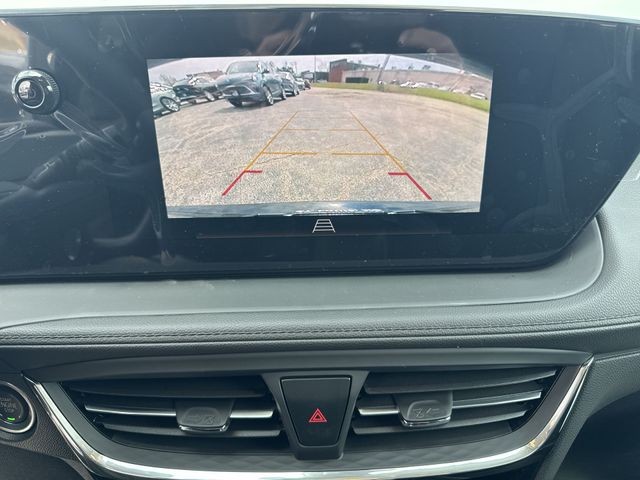 Buick Encore GX Vehicle Full-screen Gallery Image 17