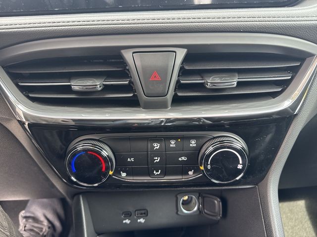 Buick Encore GX Vehicle Full-screen Gallery Image 18