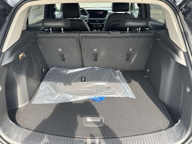 Buick Encore GX Vehicle Full-screen Gallery Image 22