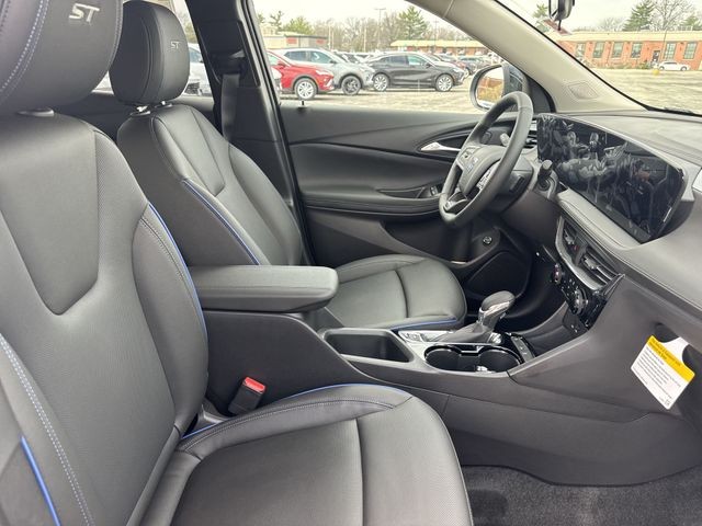 Buick Encore GX Vehicle Full-screen Gallery Image 23
