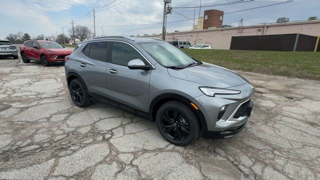 Buick Encore GX Vehicle Full-screen Gallery Image 02