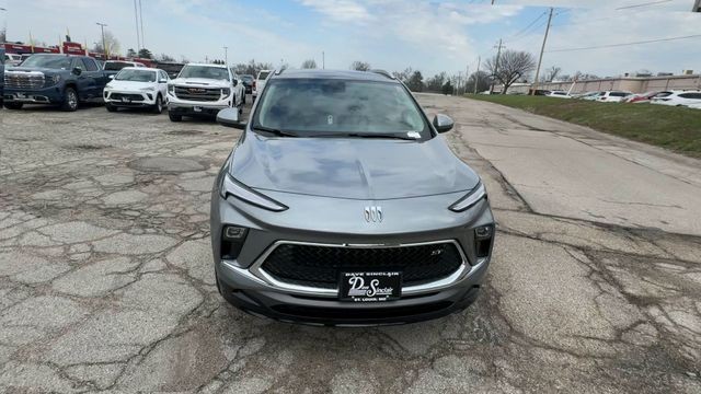 Buick Encore GX Vehicle Full-screen Gallery Image 03