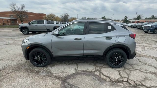 Buick Encore GX Vehicle Full-screen Gallery Image 05