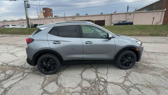 Buick Encore GX Vehicle Full-screen Gallery Image 09