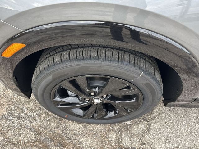 Buick Encore GX Vehicle Full-screen Gallery Image 10