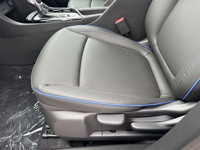 Buick Encore GX Vehicle Full-screen Gallery Image 12
