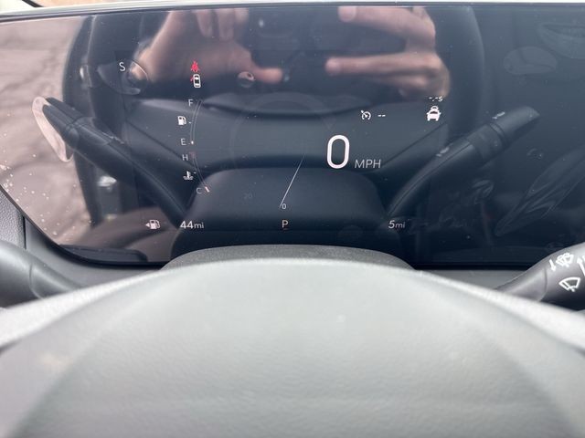 Buick Encore GX Vehicle Full-screen Gallery Image 15