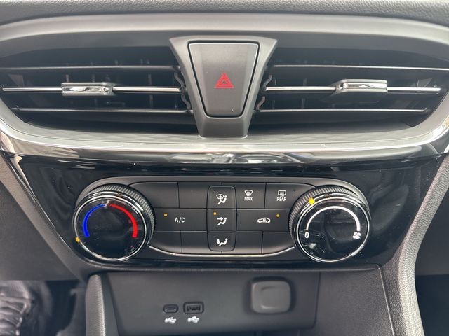 Buick Encore GX Vehicle Full-screen Gallery Image 18