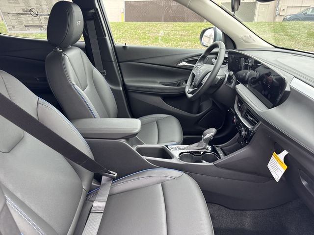 Buick Encore GX Vehicle Full-screen Gallery Image 23