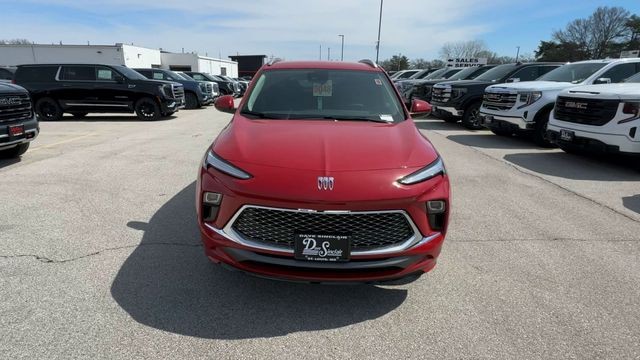 Buick Encore GX Vehicle Full-screen Gallery Image 03