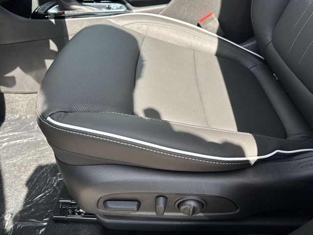 Buick Encore GX Vehicle Full-screen Gallery Image 12