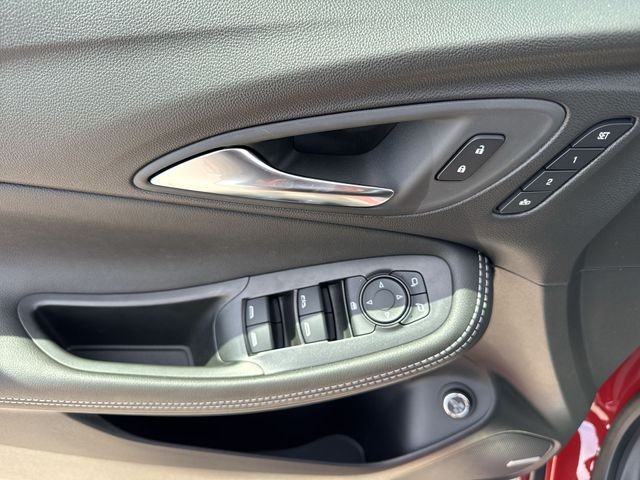 Buick Encore GX Vehicle Full-screen Gallery Image 13