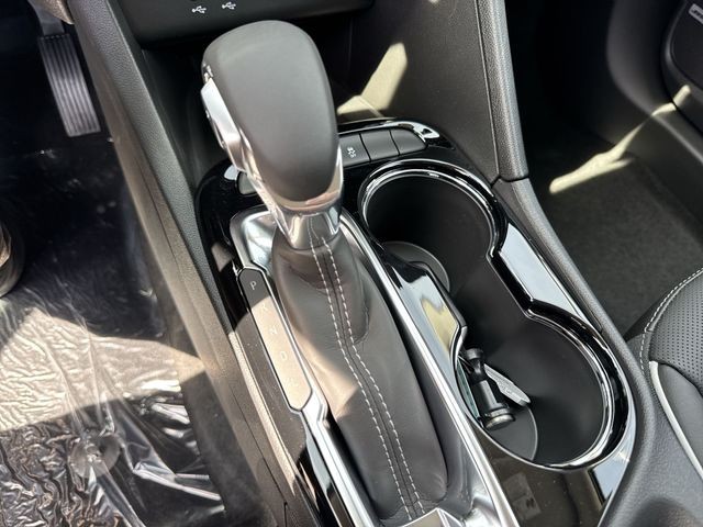 Buick Encore GX Vehicle Full-screen Gallery Image 19