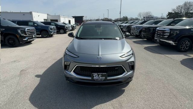 Buick Encore GX Vehicle Full-screen Gallery Image 03