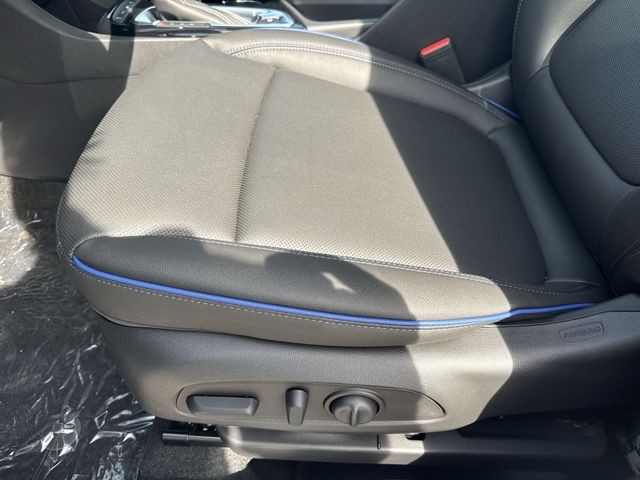 Buick Encore GX Vehicle Full-screen Gallery Image 12