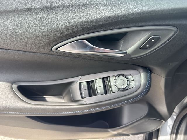 Buick Encore GX Vehicle Full-screen Gallery Image 13