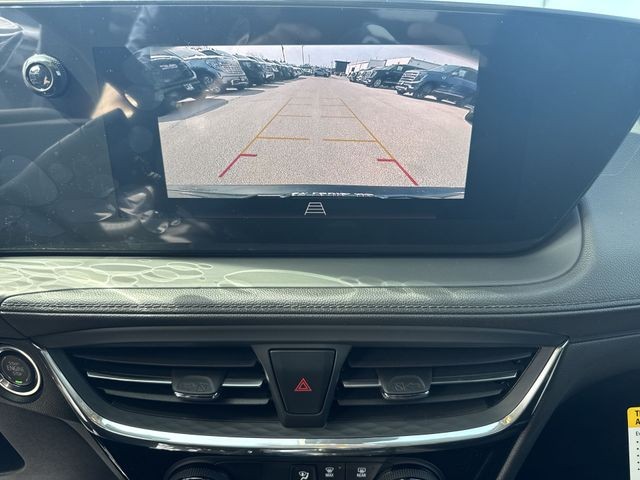 Buick Encore GX Vehicle Full-screen Gallery Image 17