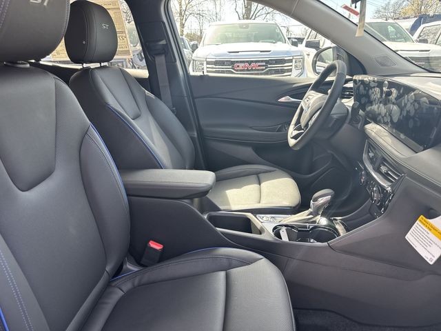 Buick Encore GX Vehicle Full-screen Gallery Image 23