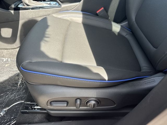 Buick Encore GX Vehicle Full-screen Gallery Image 12