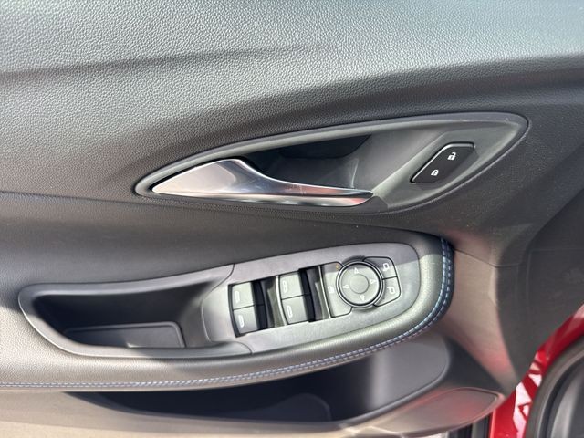 Buick Encore GX Vehicle Full-screen Gallery Image 13